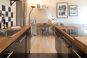 Réfrigérateur, micro-ondes, four, lave-vaisselle