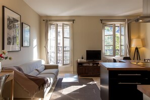 1 chambre, bureau, fer et planche à repasser, Wi-Fi