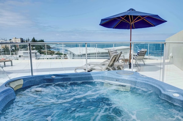 Bain à remous extérieur