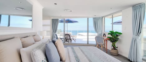 3 chambres, bureau, fer et planche Ă repasser, lit parapluie