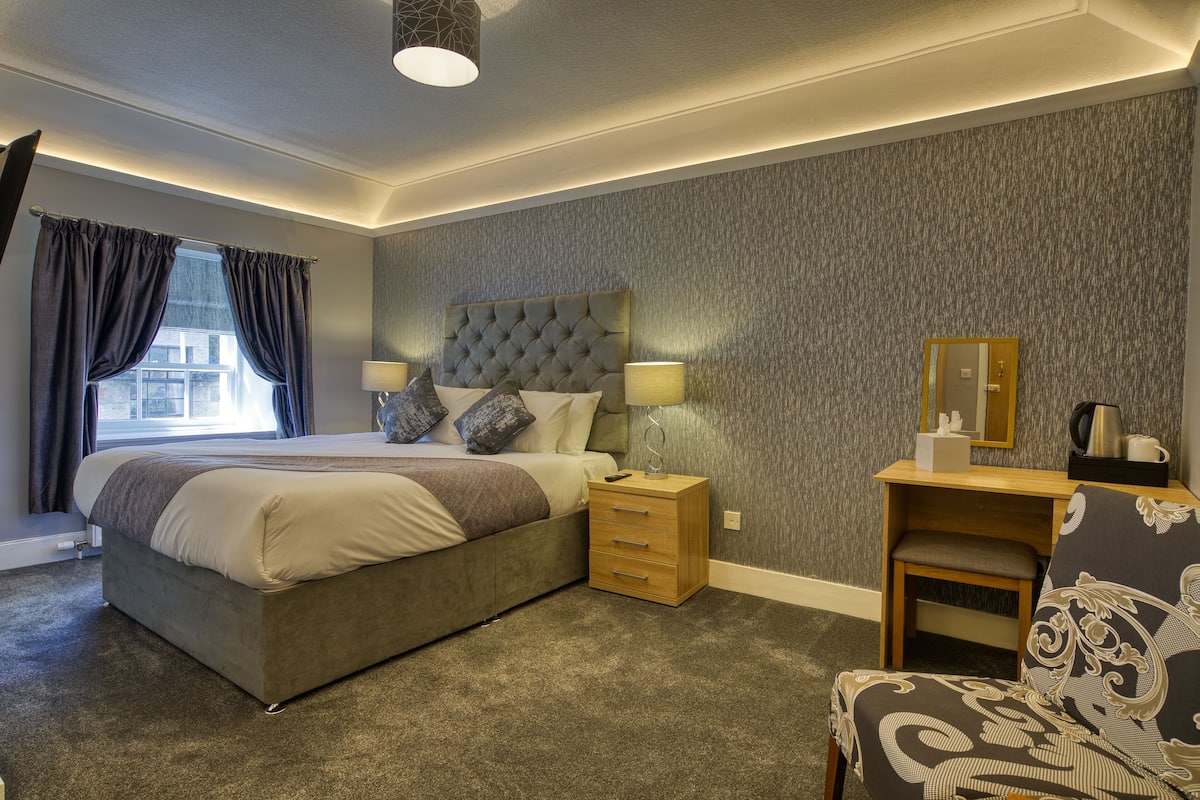 deluxe double room | individually decorated, individually furnished, free wifi, bed sheets