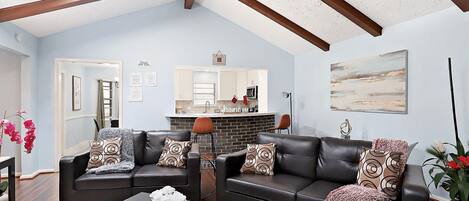 Smart TV, fireplace, books, offices