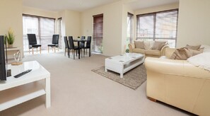 Apartment | Living area | Flat-screen TV