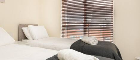 Apartment | 2 bedrooms, iron/ironing board, free WiFi, bed sheets