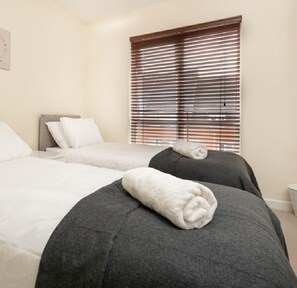 Apartment | 2 bedrooms, iron/ironing board, free WiFi, bed sheets - Open plan 2 Bedroom Apartment (Reading)