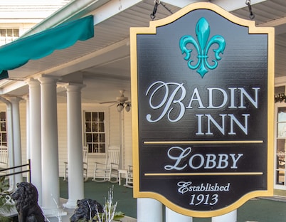 Relax and unwind in the quiet surroundings of this historic inn.