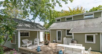 Firefly Cottage - close to beach & town!