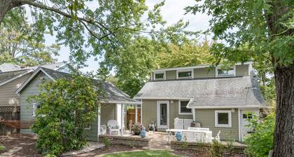 Firefly Cottage - close to beach & town!