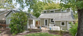 Firefly Cottage - close to beach & town!