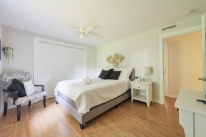 2 Schlafzimmer, Schreibtisch, Bügeleisen/Bügelbrett, Reisekinderbett