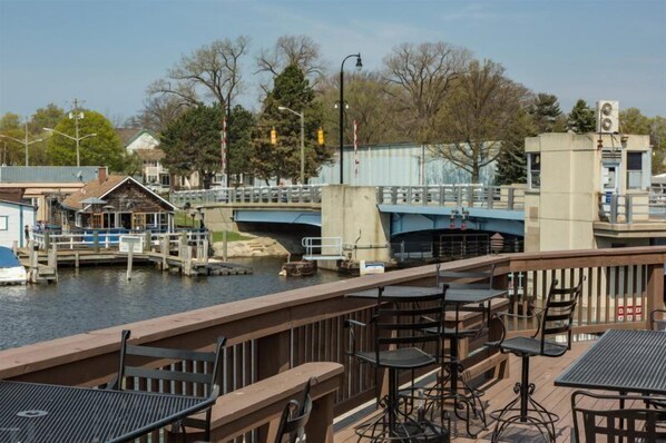 Outdoor dining - Harbor View at the Colonial - Condo overlooking Black River, walking distance to beach and downtown (South Haven)