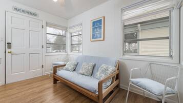 Télévision, lecteur de DVD, livres, vidéothÚque