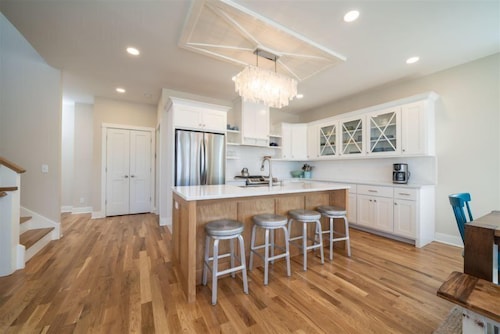 Beach Breeze - 5 bedroom 4.5 bath vacation rental located just a block from the beach!