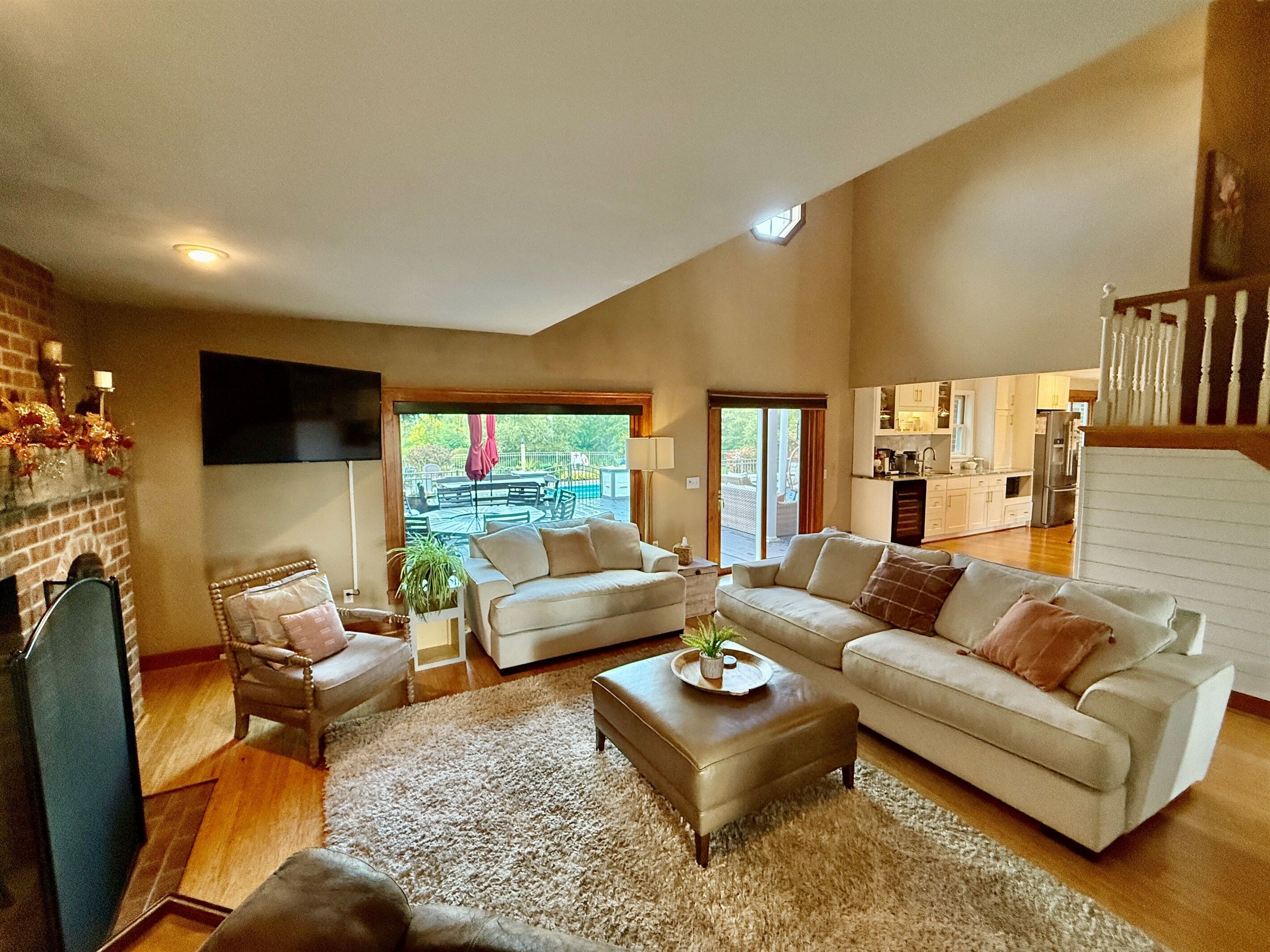 Smart-TV, Kamin, DVD-Player, Tischfußball