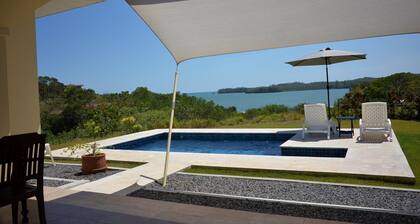 A entire beach house in front of the Pacific for nature-loving families!