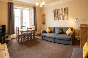 TV - ☆ Central, Spacious Apartment Close to University☆ (Dundee)