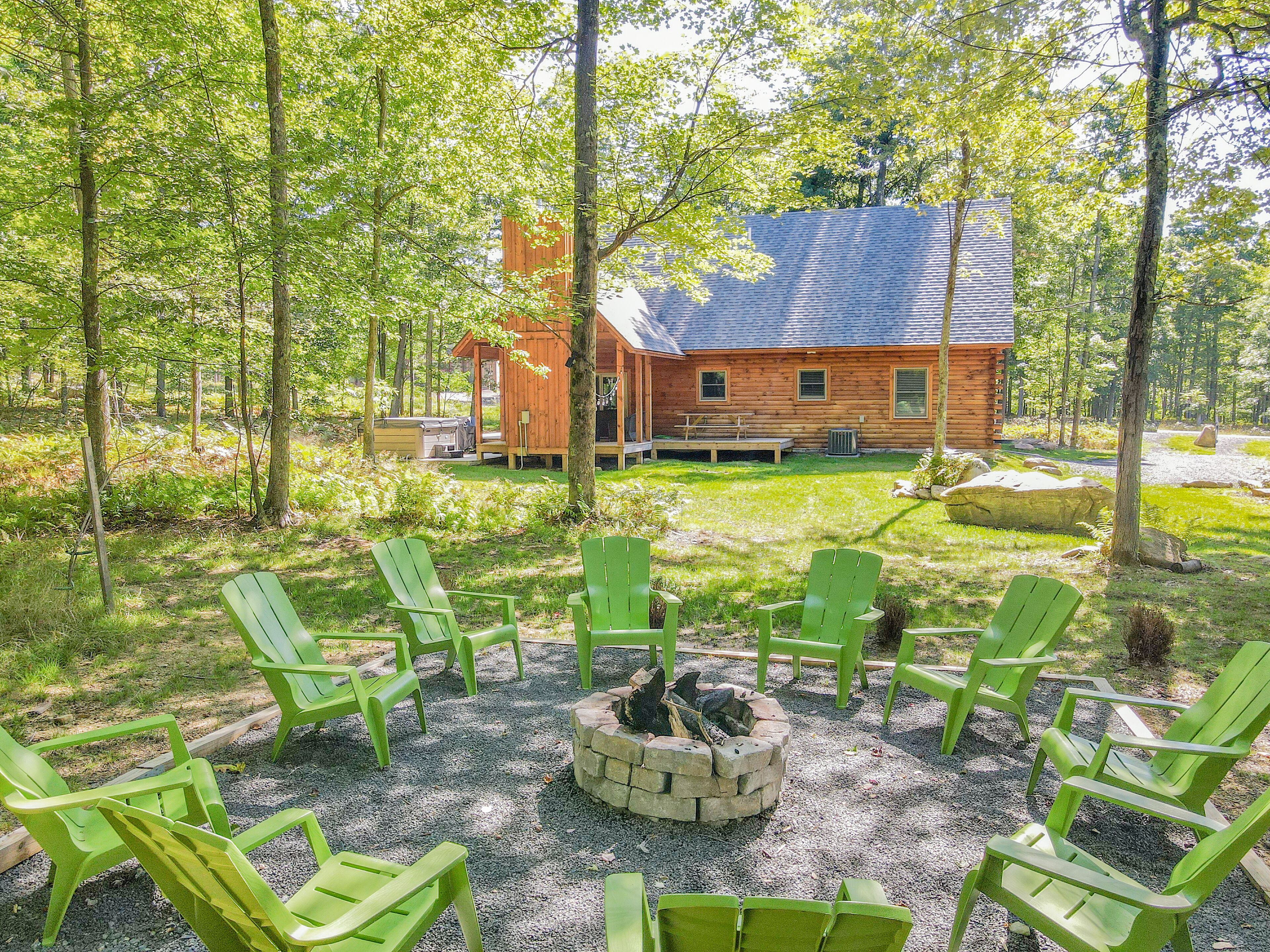 Modern Cabin with Hot Tub and Outdoor Fireplace!