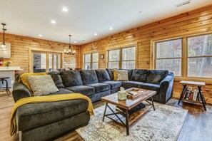 Smart TV, chimenea y futbolito