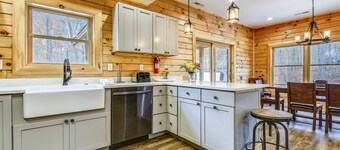 Modern Cabin with Hot Tub and Outdoor Fireplace!