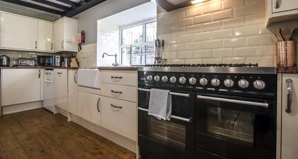 Barn Conversion - Hot Tub - Penally - Tenby