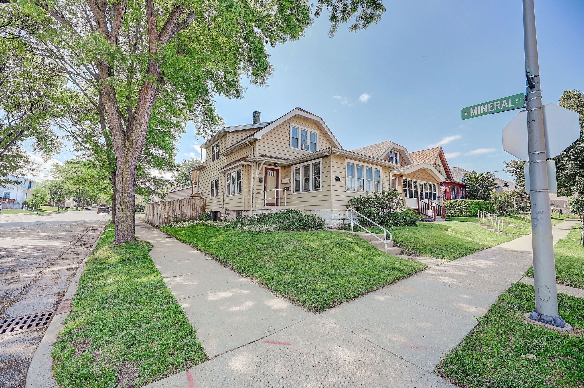Cozy Milwaukee Bungalow with Urban Vibe in the Heart of Everything