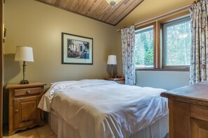 2 bedrooms, internet, bed sheets