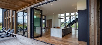 Dream 5 Bedroom Beachfront Vacation Home With Amazing Sunrise Views