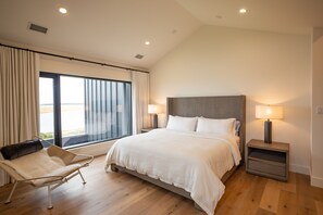 5 bedrooms, iron/ironing board, travel cot, WiFi - Dream 5 Bedroom Beachfront Vacation Home With Amazing Sunrise Views (North Rustico)