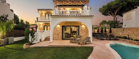 Piscine extérieure, piscine chauffée