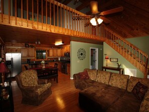 Fernseher, Kamin, Videospiele, DVD-Player