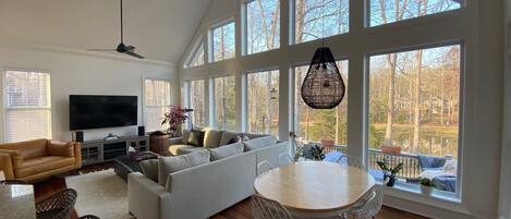 Smart TV, fireplace, DVD player, ping pong