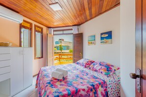 Rumah | 4 kamar tidur, tirai kedap cahaya, dan setrika/meja setrika