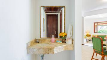 Casa | Banheiro | Chuveiro, toalhas de banho