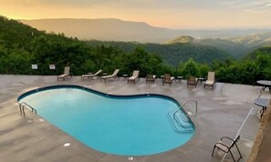 Pool - Free Daily Activities - Beautiful Preserve Resort - Amazing Views (Sevierville)