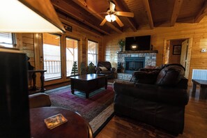 TV, fireplace, DVD player, foosball - Free Daily Activities - Beautiful Preserve Resort - Amazing Views (Sevierville)