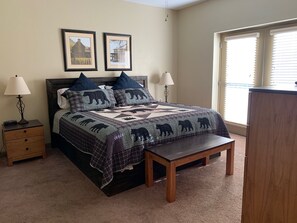 1 slaapkamer, een strijkplank/strijkijzer, gratis wifi, beddengoed