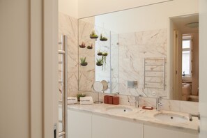 Bathtub, hair dryer, towels