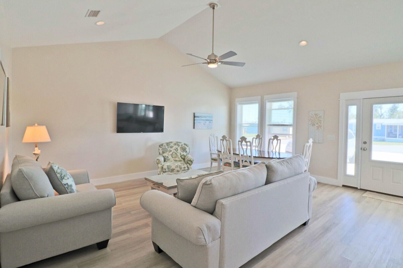 CATCH ME BY THE SEA IS A SINGLE LEVEL, MODERN HOME!  SO CLOSE TO BEACH, RESTAURANTS & SHOPS!