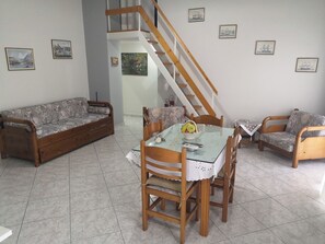 Dining - Panos & Antzy  Apartments (Akrogiali)