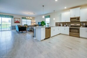Fridge, microwave, stovetop, coffee/tea maker - Charming 8Bd Pool Spa Gm Hm Champions Gate-1524fd (Davenport)