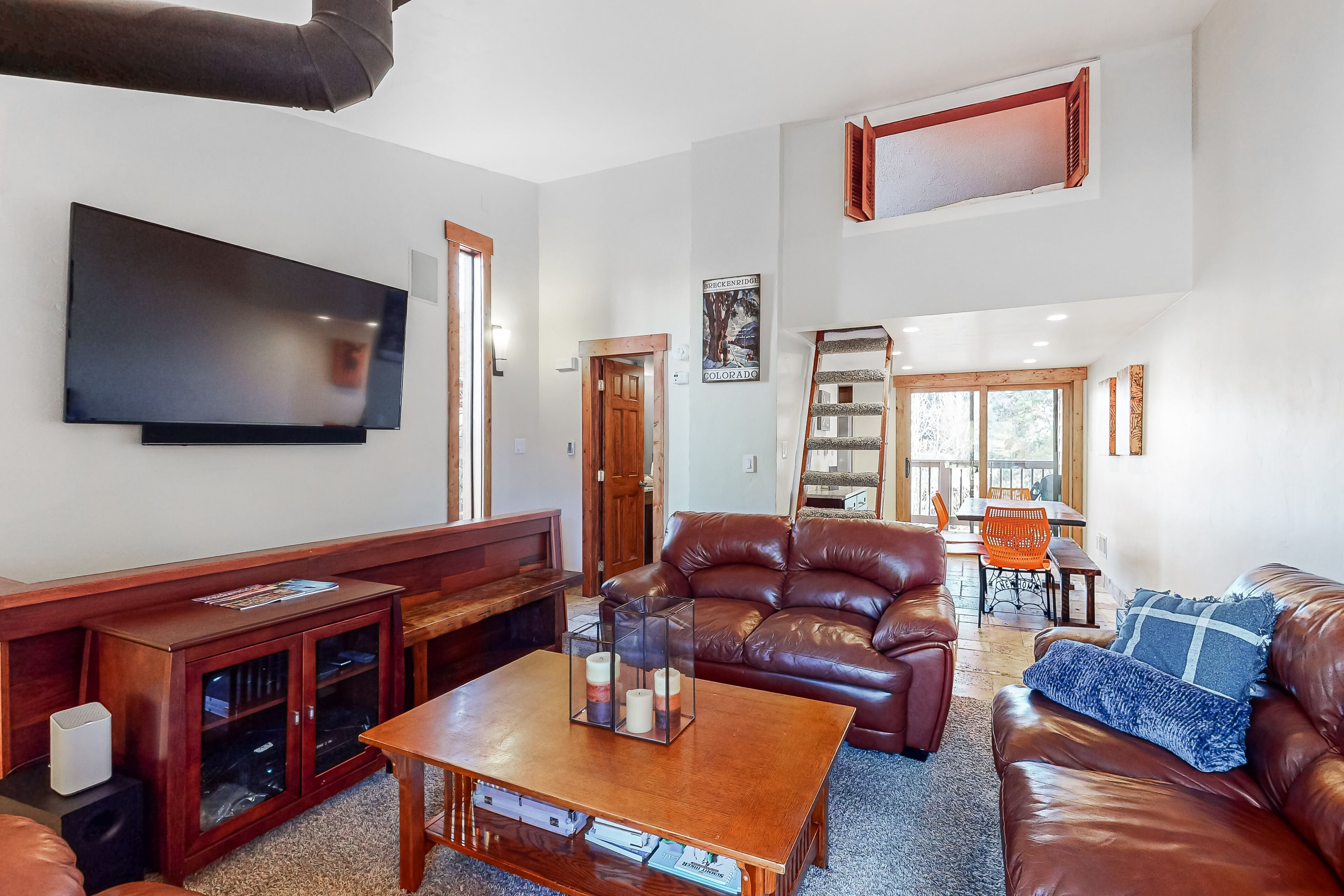 Two-story family-friendly retreat w/mountain views, balcony, gas grill, & more