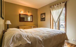 4 bedrooms, internet, bed sheets