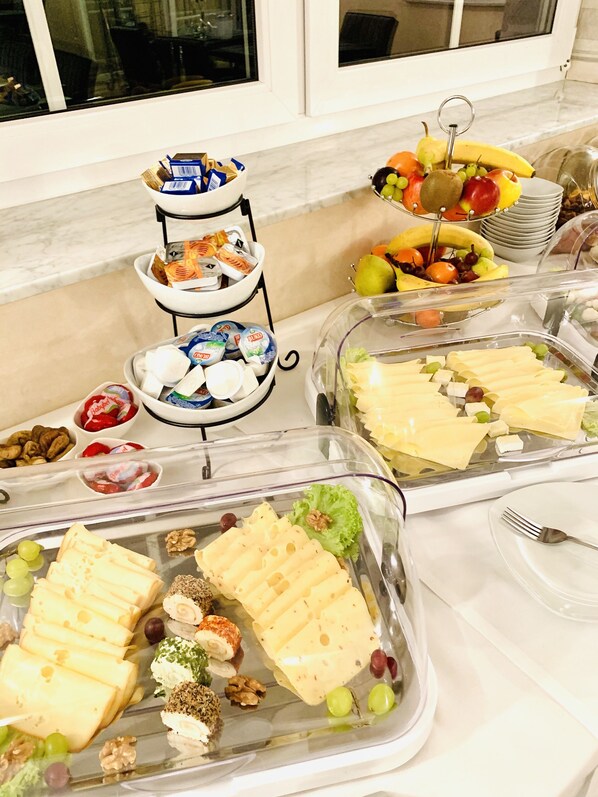 Daily buffet breakfast (EUR 13 per person)