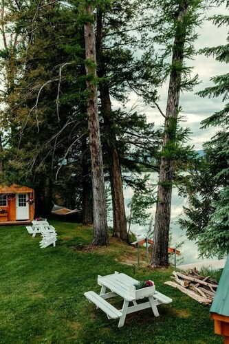 Magical Waterfront Family Retreat!