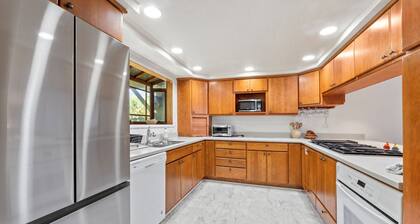 Spacious Townhome, Patio, BBQ, Private balconies, Large kitchen