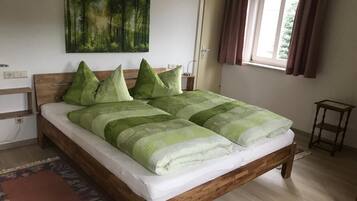 4 Schlafzimmer, Reisekinderbett, kostenloses WLAN, Bettwäsche