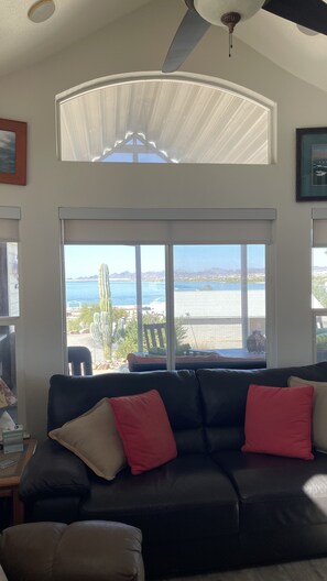 Living area - Park Model,Gorgeous lake Mt & city views close to London Bridge on Island side (Lake Havasu City)