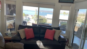 Living area - Park Model,Gorgeous lake Mt & city views close to London Bridge on Island side (Lake Havasu City)