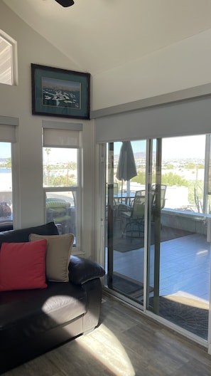 Living area - Park Model,Gorgeous lake Mt & city views close to London Bridge on Island side (Lake Havasu City)