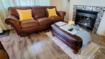 TV, fireplace, ping pong